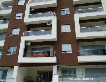 Appartamenti Adzic, alloggi privati a Budva, Montenegro
